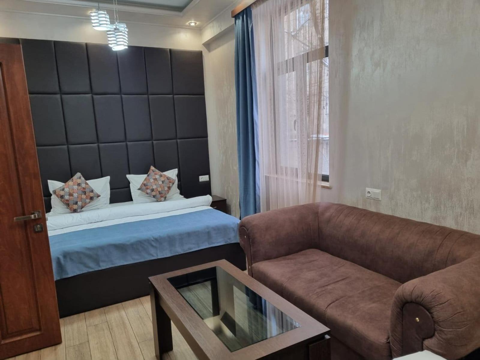Days Hotel Jerevan Eksteriør billede